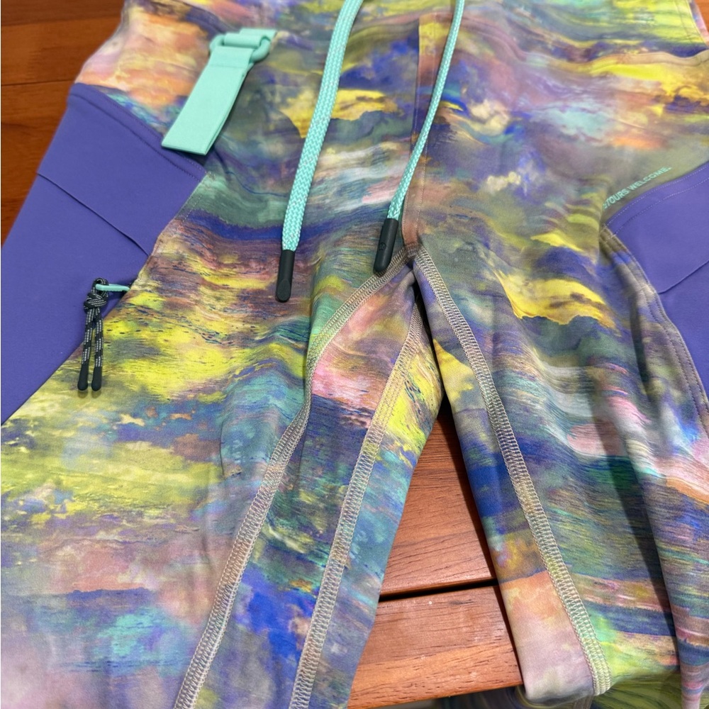 Colorful Lululemon leggings + bra set - Picture 5 of 8